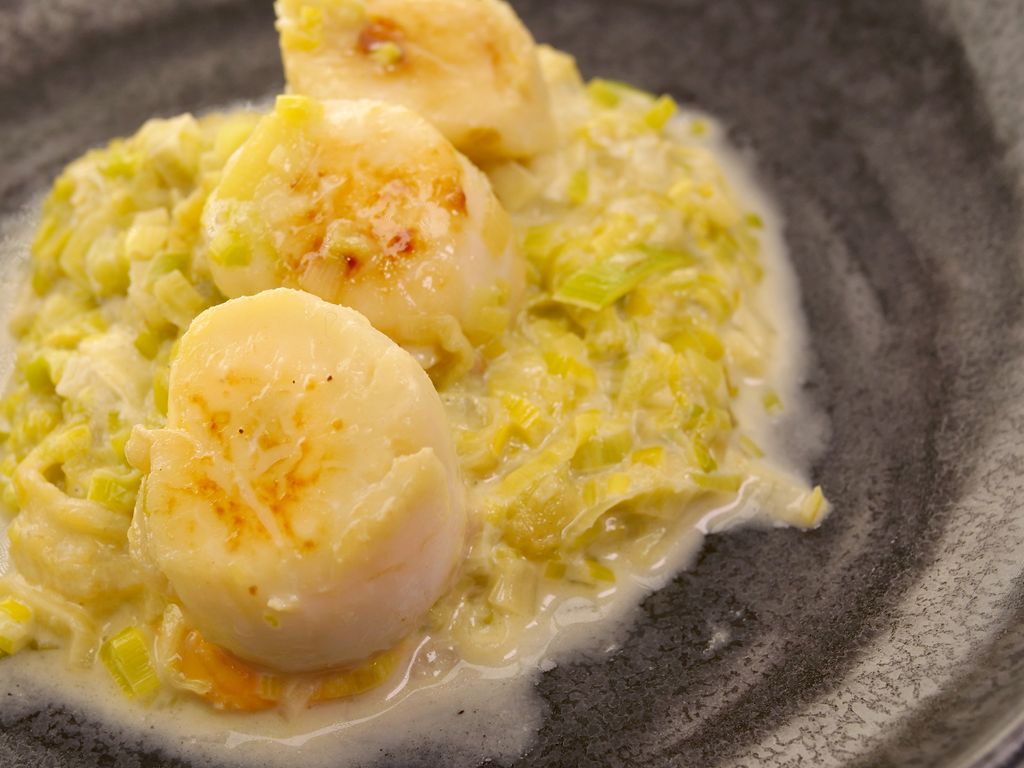 Noix De Saint-jacques Aux Poireaux En Mini Cocotte Noix de Saint-Jacques sur fondue de poireaux – Recettes Plat