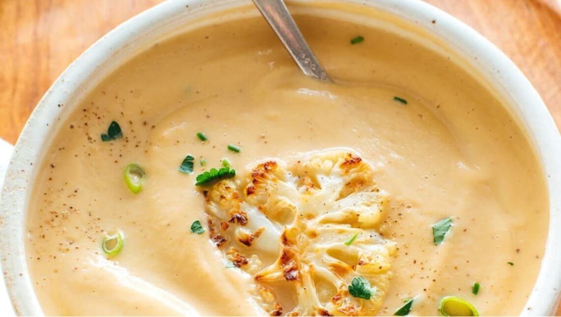 Soupe de Chou-Fleur Rôti au Cheddar et à l’Ail – Recettes Plat